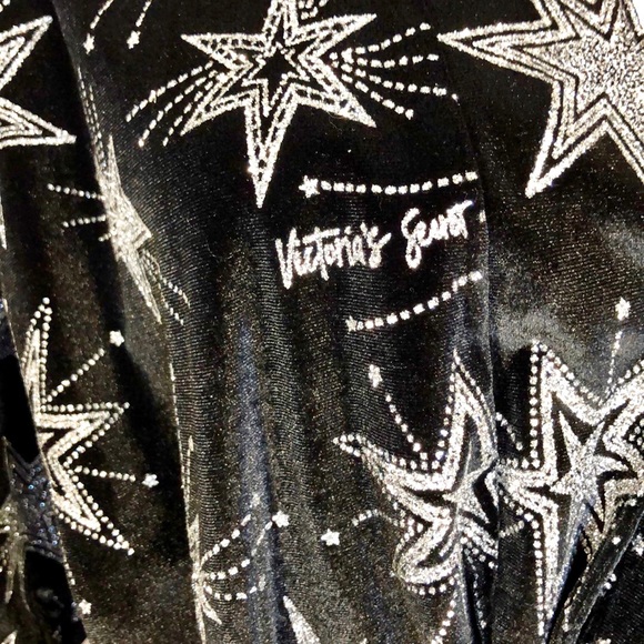 NWT🎁🎄Victoria’s Secret Velvet Black Robe - Picture 6 of 8